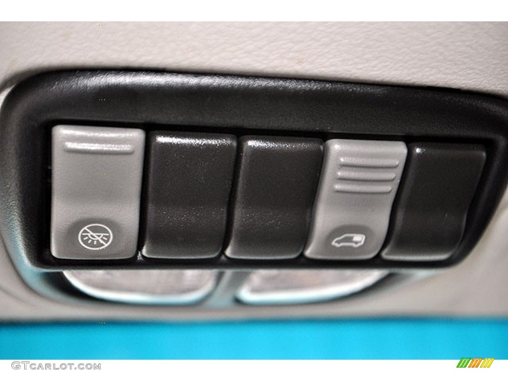 2004 Pontiac Montana Standard Montana Model Controls Photo #69930656
