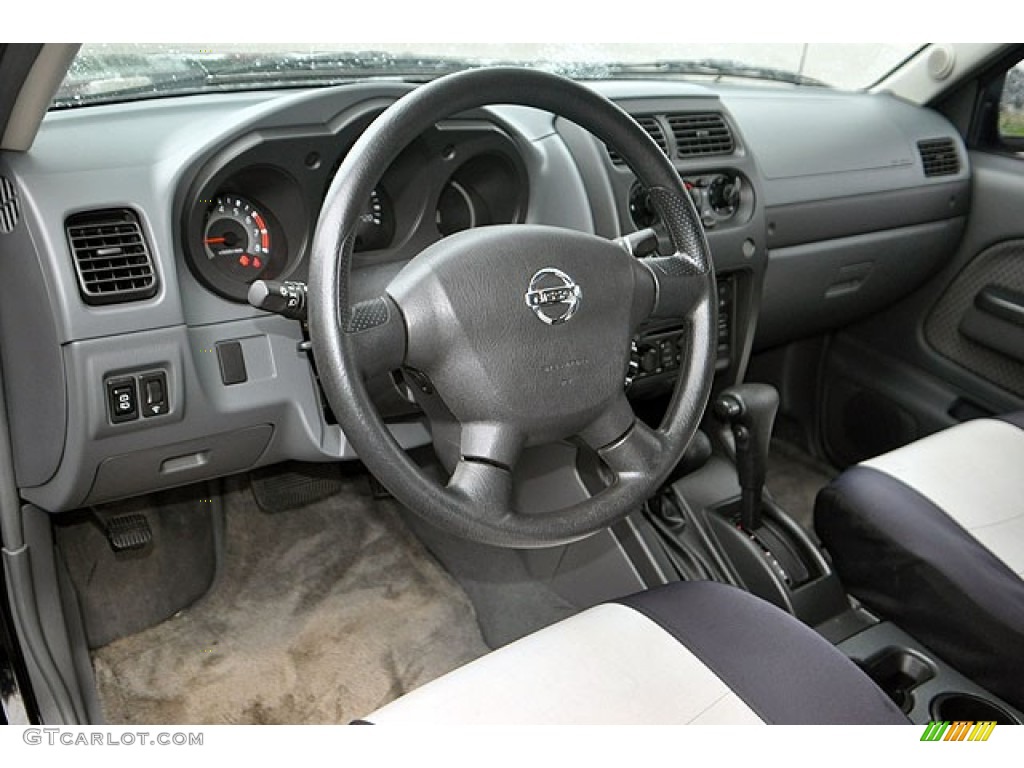 2002 Xterra SE V6 4x4 - Super Black / Gray Celadon photo #9