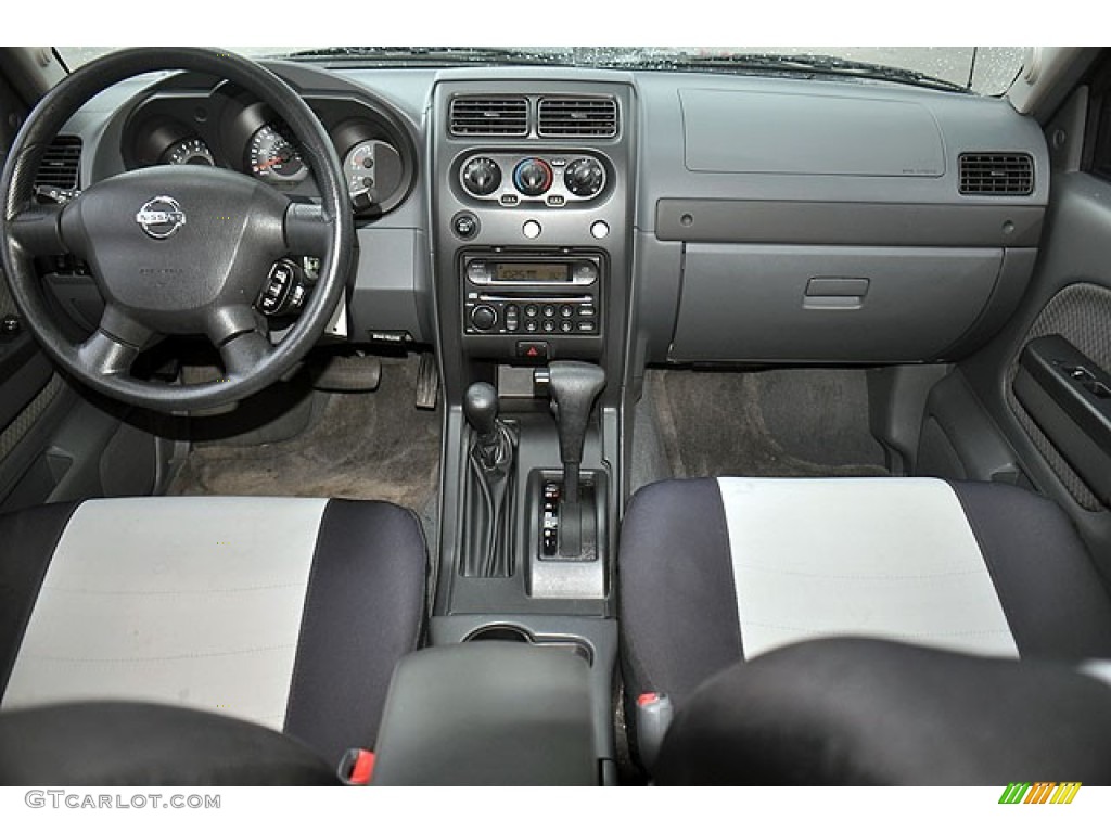 2002 Xterra SE V6 4x4 - Super Black / Gray Celadon photo #13