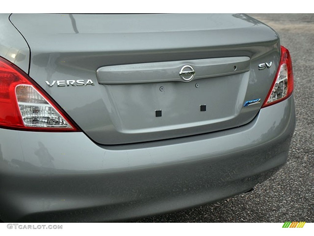 2012 Versa 1.6 SV Sedan - Magnetic Gray Metallic / Charcoal photo #4