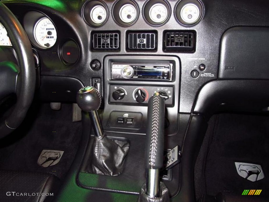 2002 Dodge Viper RT-10 Controls Photos