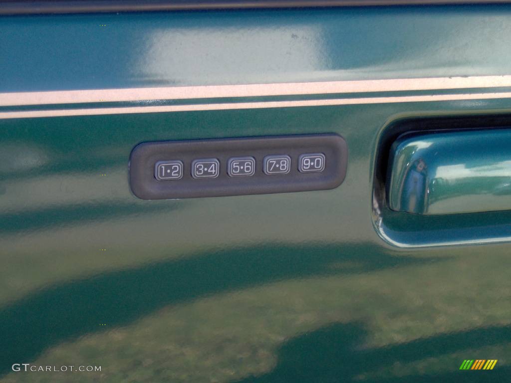 2000 Explorer XLT - Tropic Green Metallic / Medium Prairie Tan photo #13