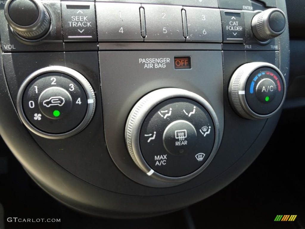 2011 Kia Soul 1.6 Controls Photo #69940784