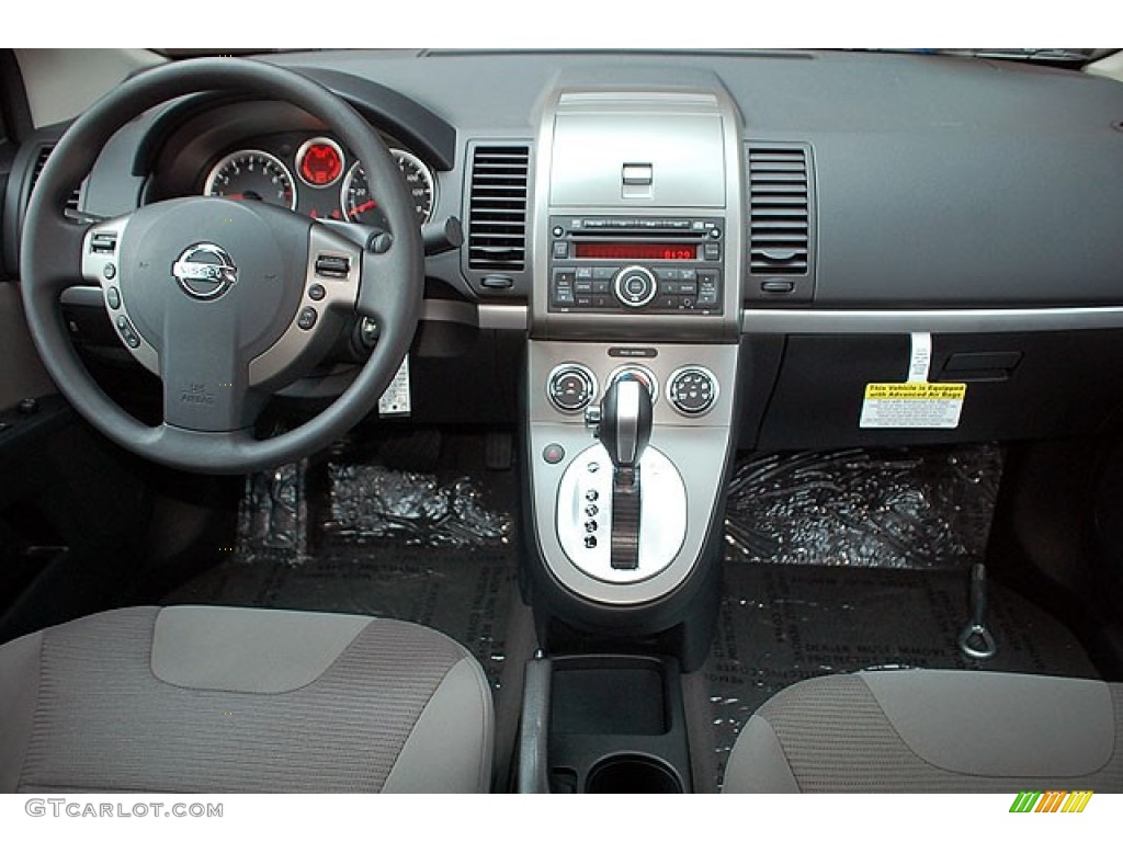 2012 Nissan Sentra 2.0 SR Charcoal Dashboard Photo #69941515