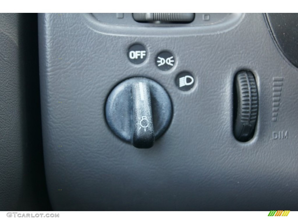2001 Ford Ranger XLT Regular Cab Controls Photo #69956281