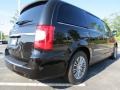 Brilliant Black Crystal Pearl - Town & Country Touring - L Photo No. 3