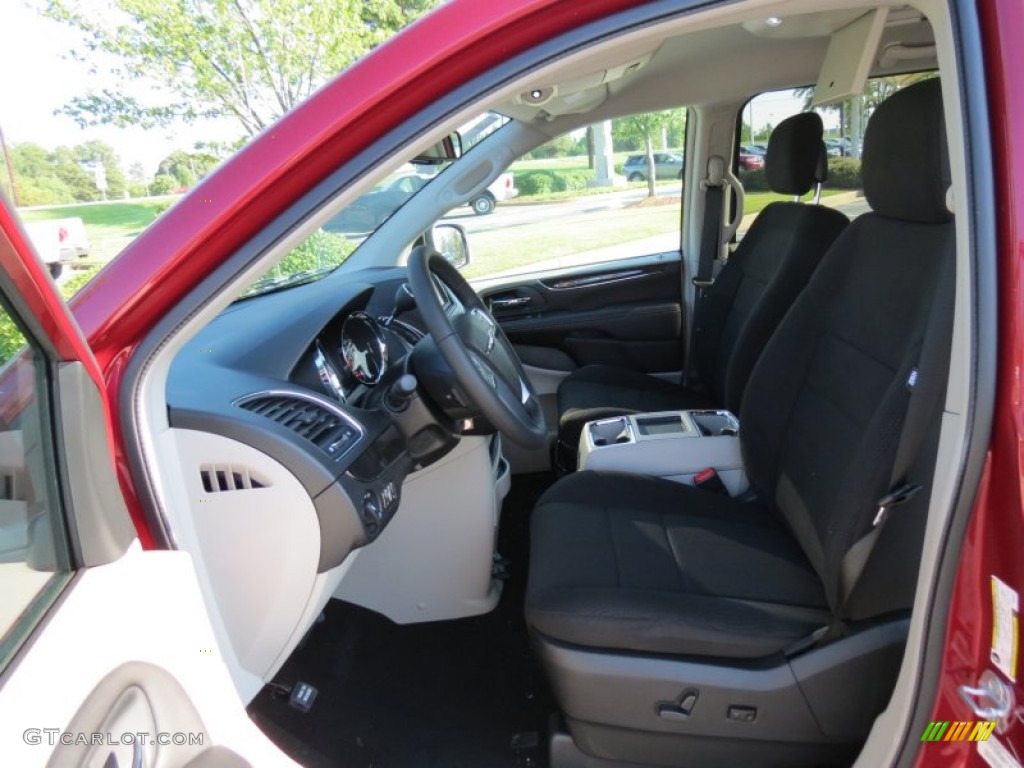 2013 Chrysler Town & Country Touring Front Seat Photo #69960946
