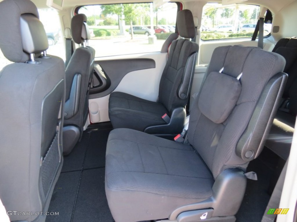2013 Chrysler Town & Country Touring Rear Seat Photo #69960955