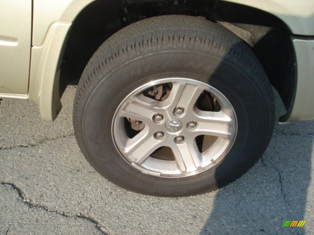 2011 Dakota Big Horn Crew Cab 4x4 - White Gold Metallic / Dark Slate Gray/Medium Slate Gray photo #10