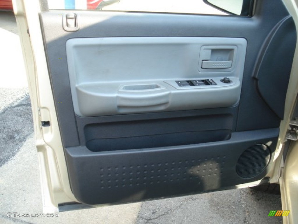 2011 Dakota Big Horn Crew Cab 4x4 - White Gold Metallic / Dark Slate Gray/Medium Slate Gray photo #15