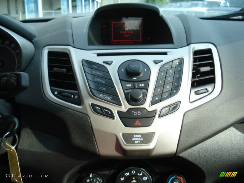 2011 Ford Fiesta SE Hatchback Controls Photo #69963862