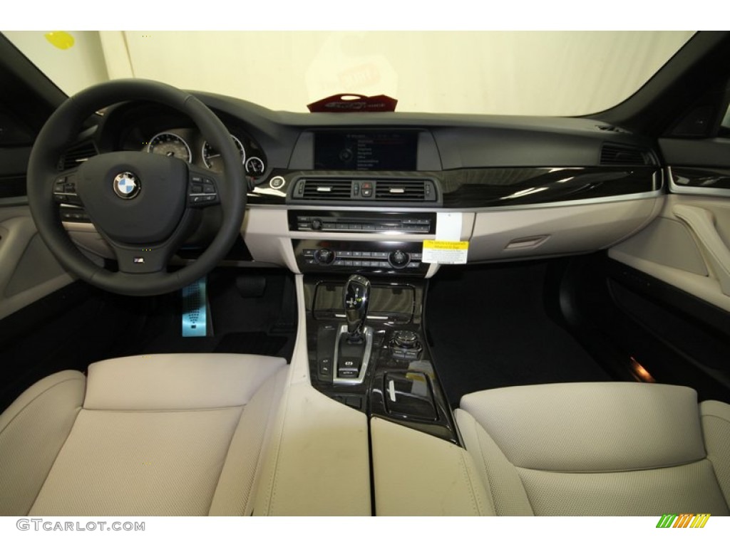 2013 BMW 5 Series 550i Sedan Oyster/Black Dashboard Photo #69964168
