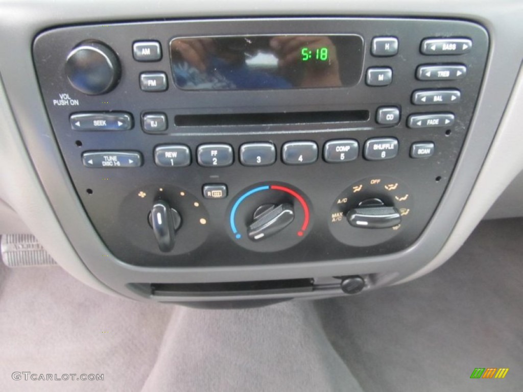 2003 Ford Taurus SE Wagon Controls Photos