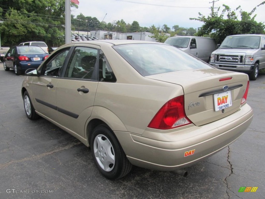 2000 Focus LX Sedan - Fort Knox Gold Metallic / Dark Charcoal photo #3