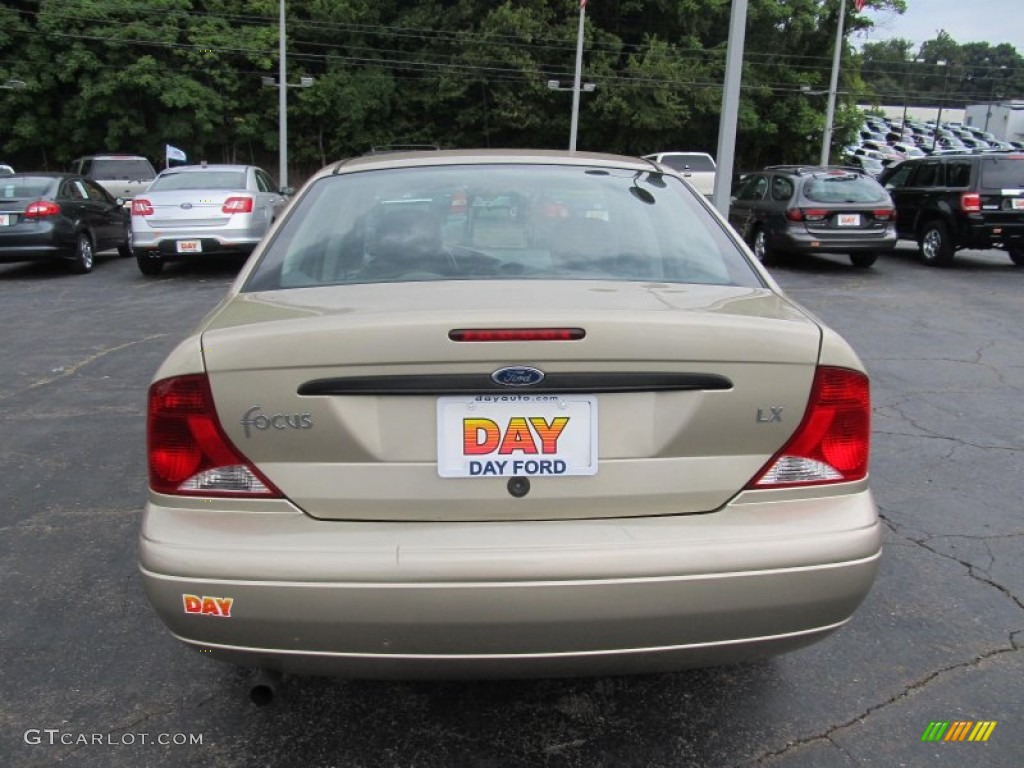 2000 Focus LX Sedan - Fort Knox Gold Metallic / Dark Charcoal photo #4