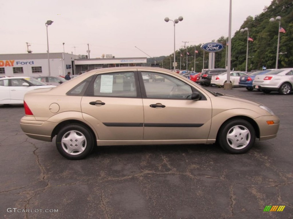 2000 Focus LX Sedan - Fort Knox Gold Metallic / Dark Charcoal photo #5