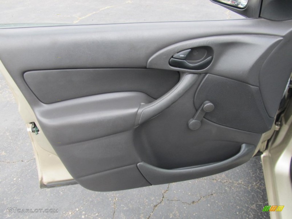 2000 Ford Focus LX Sedan Door Panel Photos