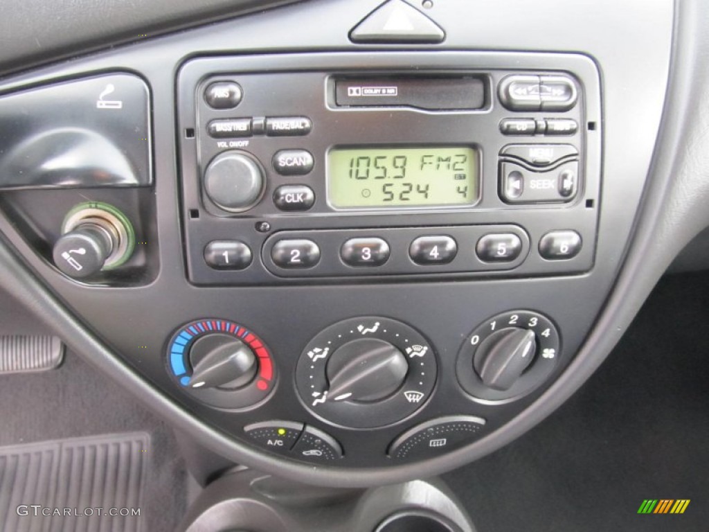 2000 Ford Focus LX Sedan Controls Photo #69965569