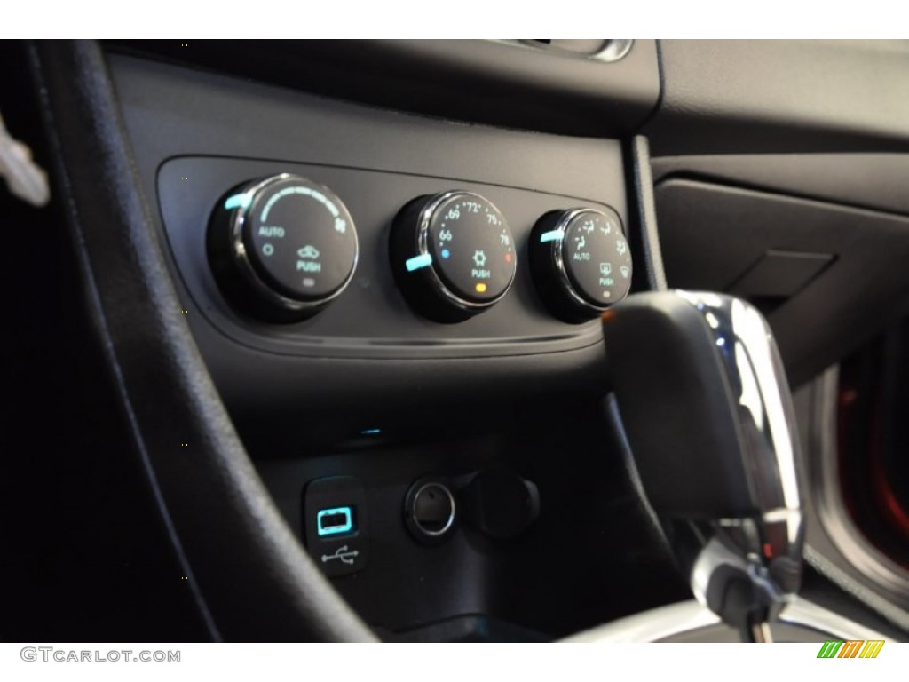 2012 Dodge Avenger SXT Plus Controls Photos
