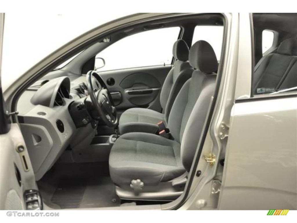 2004 Chevrolet Aveo LS Hatchback Front Seat Photo #69970411