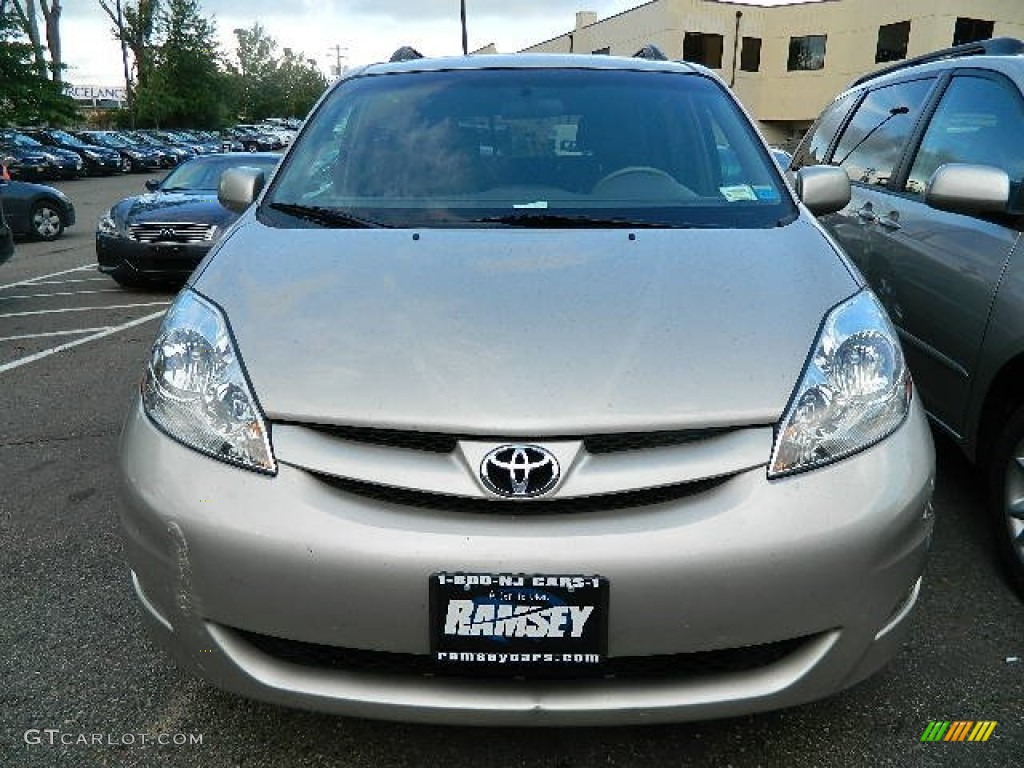 2006 Sienna XLE AWD - Silver Shadow Pearl / Stone Gray photo #1