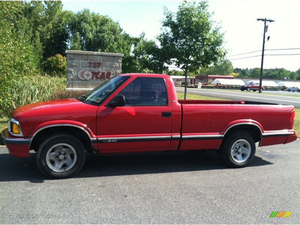 1995 S10 LS Regular Cab - Victory Red / Gray photo #1