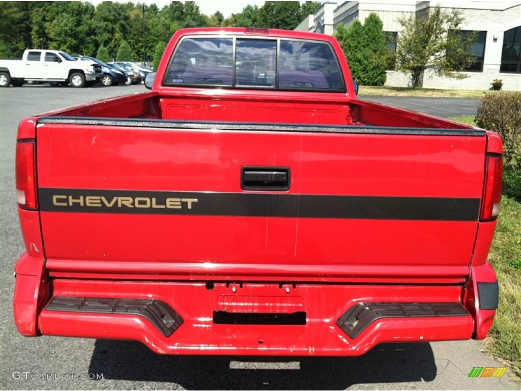 Victory Red 1995 Chevrolet S10 LS Regular Cab Exterior Photo #69971095