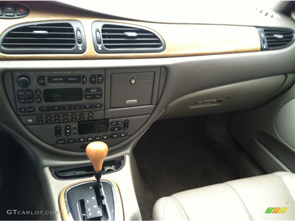 2001 Jaguar S-Type 4.0 Dashboard Photos