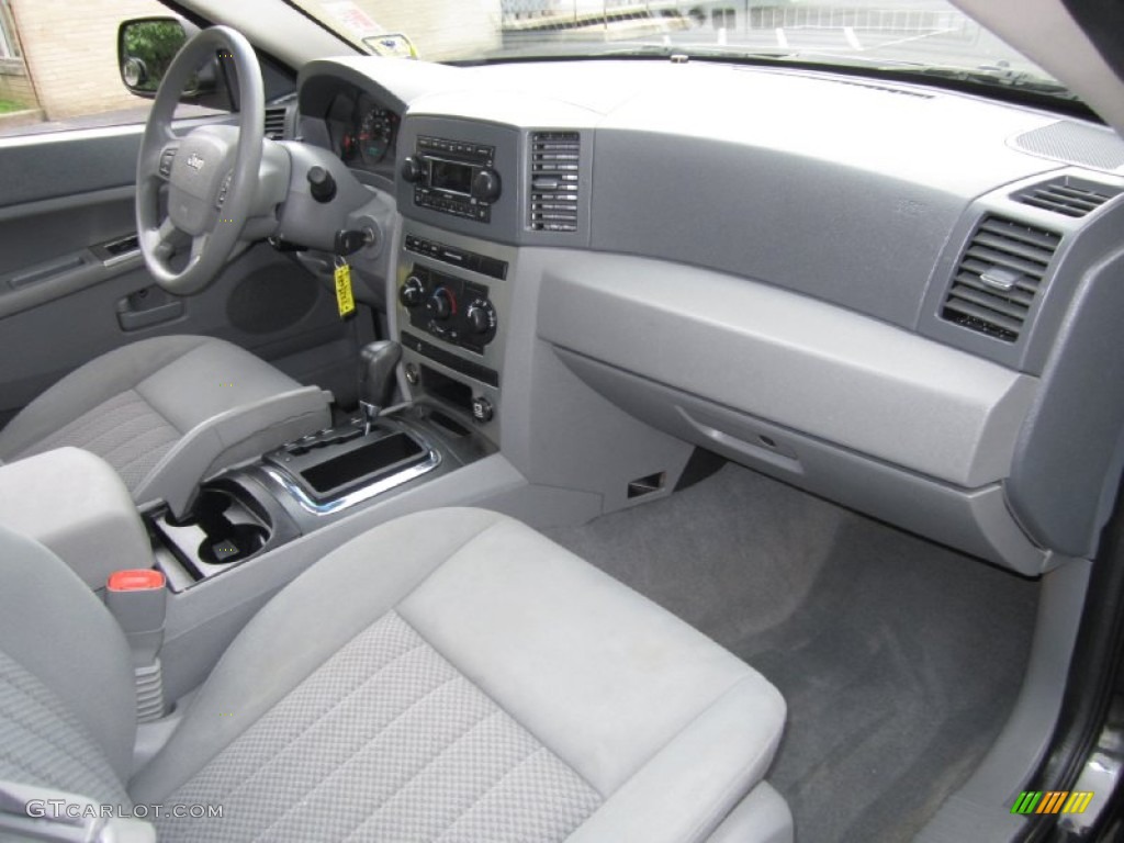 2005 Jeep Grand Cherokee Laredo 4x4 Medium Slate Gray Dashboard Photo #69974317