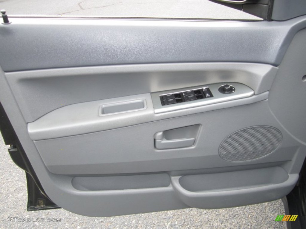 2005 Jeep Grand Cherokee Laredo 4x4 Medium Slate Gray Door Panel Photo #69974407