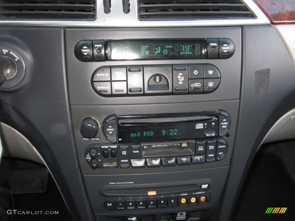 2004 Chrysler Pacifica AWD Controls Photo #69974653