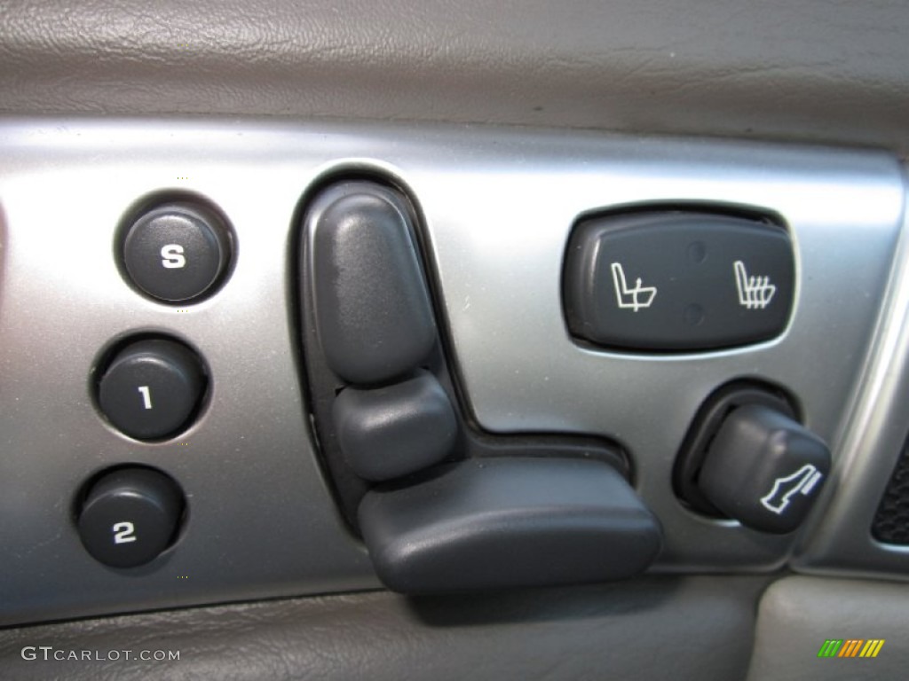 2004 Chrysler Pacifica AWD Controls Photo #69974743