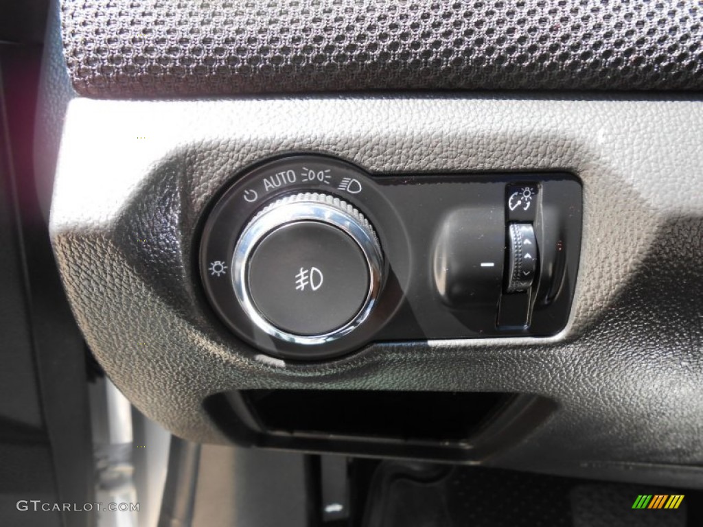 2011 Chevrolet Cruze LTZ/RS Controls Photo #69975604