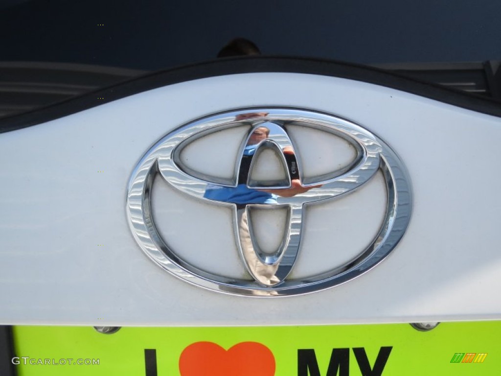 2005 Prius Hybrid - Super White / Gray/Burgundy photo #16