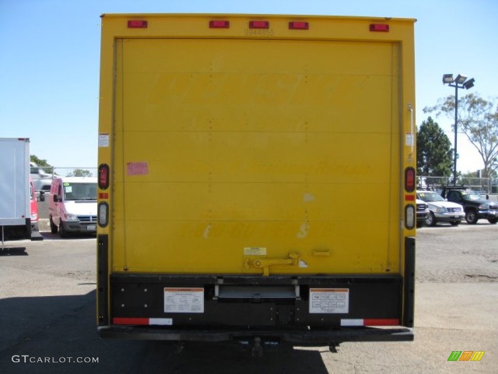 2009 Savana Cutaway 3500 Commercial Moving Truck - Yellow / Medium Pewter photo #5