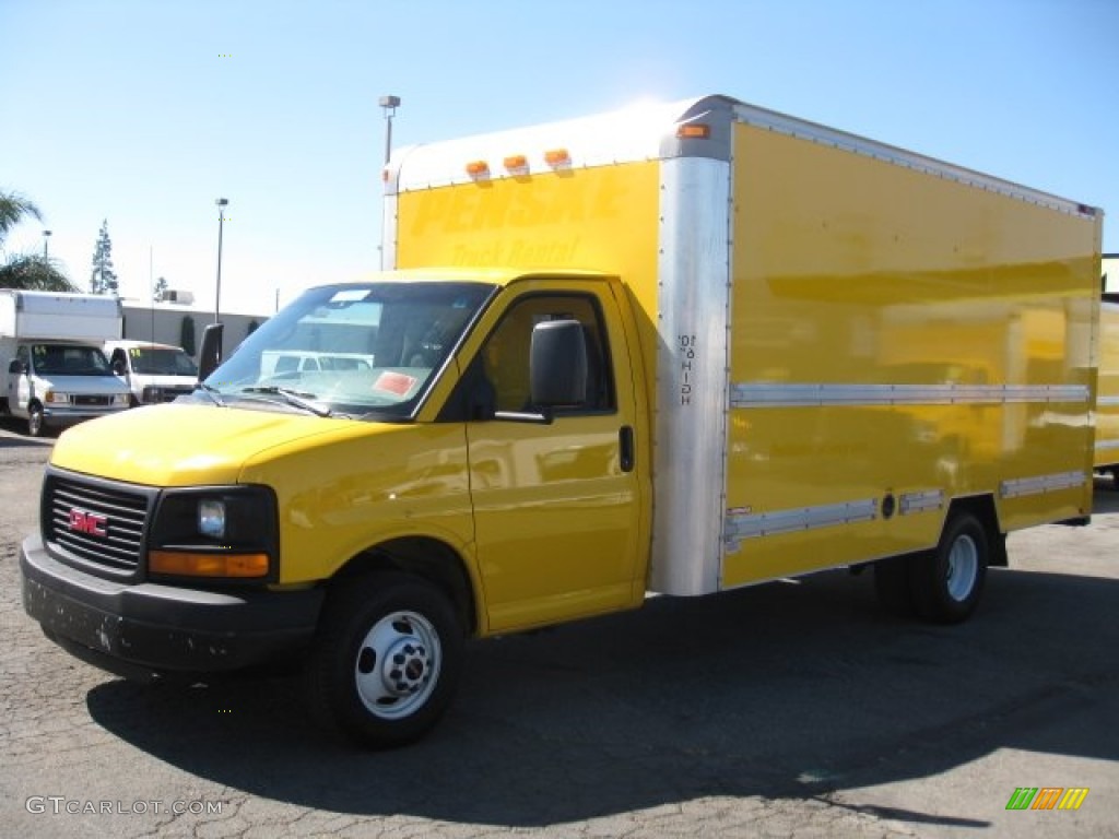 2009 Savana Cutaway 3500 Commercial Moving Truck - Yellow / Medium Pewter photo #3