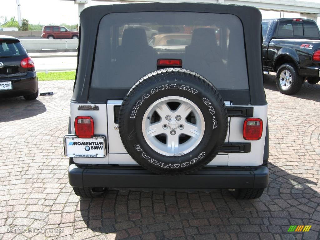 2004 Wrangler Sport 4x4 - Bright Silver Metallic / Dark Slate Gray photo #11