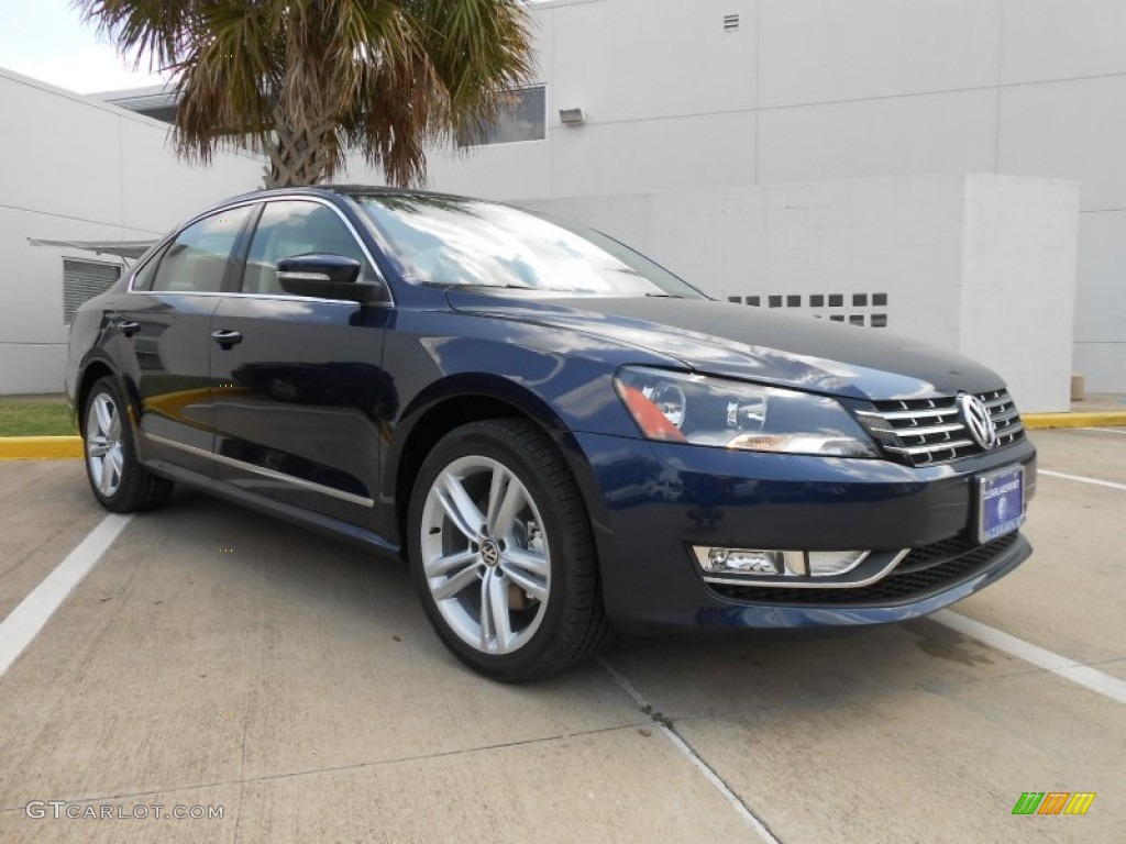 Night Blue Metallic Volkswagen Passat