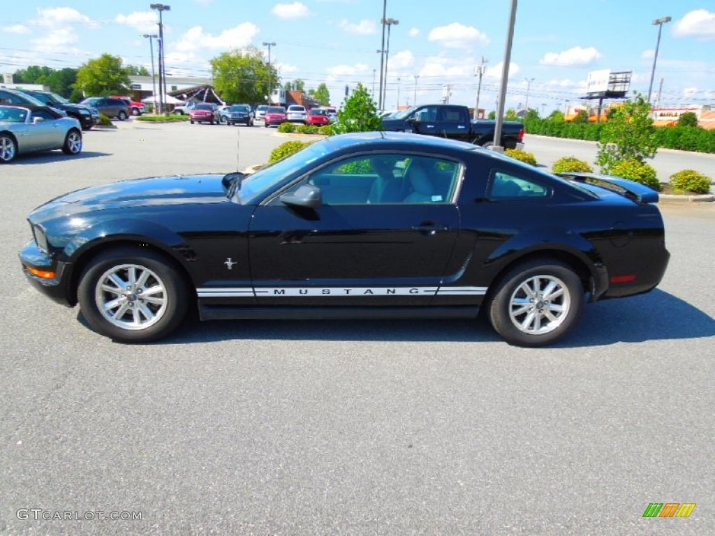 2007 Mustang V6 Deluxe Coupe - Black / Light Graphite photo #4