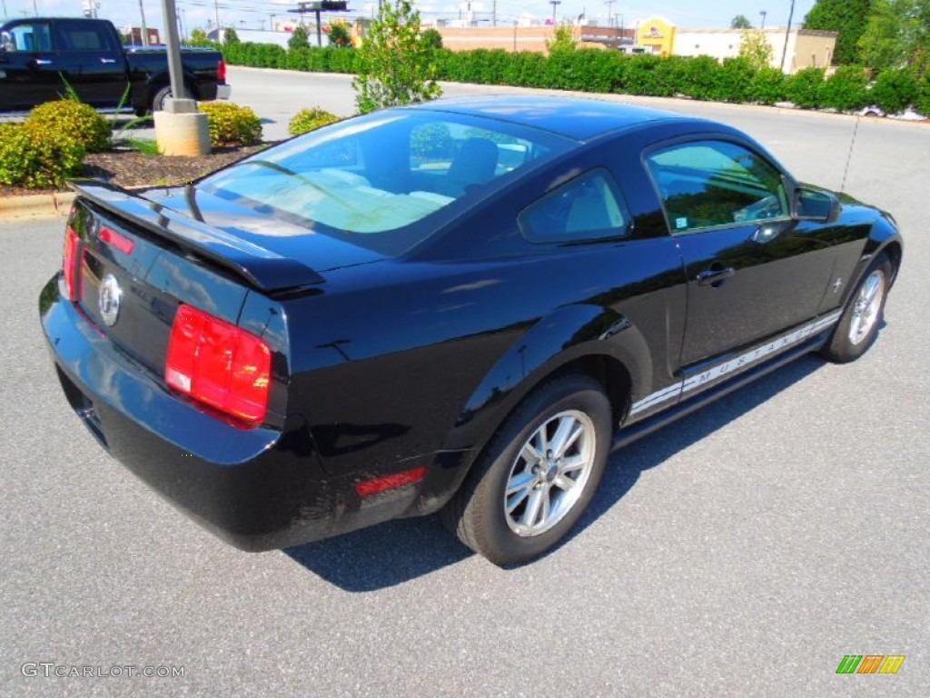 2007 Mustang V6 Deluxe Coupe - Black / Light Graphite photo #6