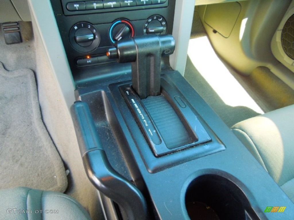 2007 Mustang V6 Deluxe Coupe - Black / Light Graphite photo #11