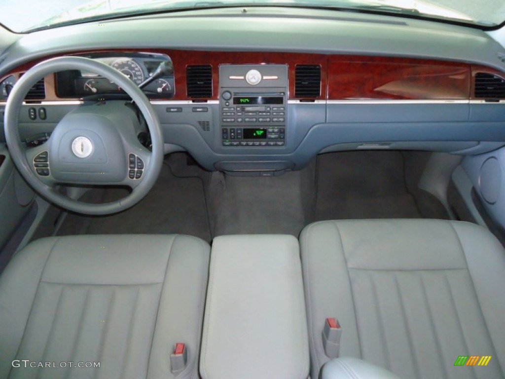2004 Lincoln Town Car Signature Shale/Dove Dashboard Photo #69988702