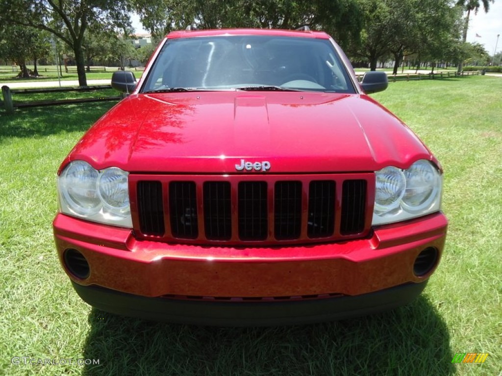 2005 Grand Cherokee Laredo - Inferno Red Crystal Pearl / Medium Slate Gray photo #2