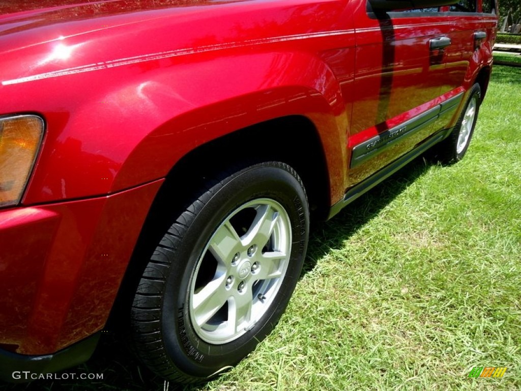 2005 Grand Cherokee Laredo - Inferno Red Crystal Pearl / Medium Slate Gray photo #20