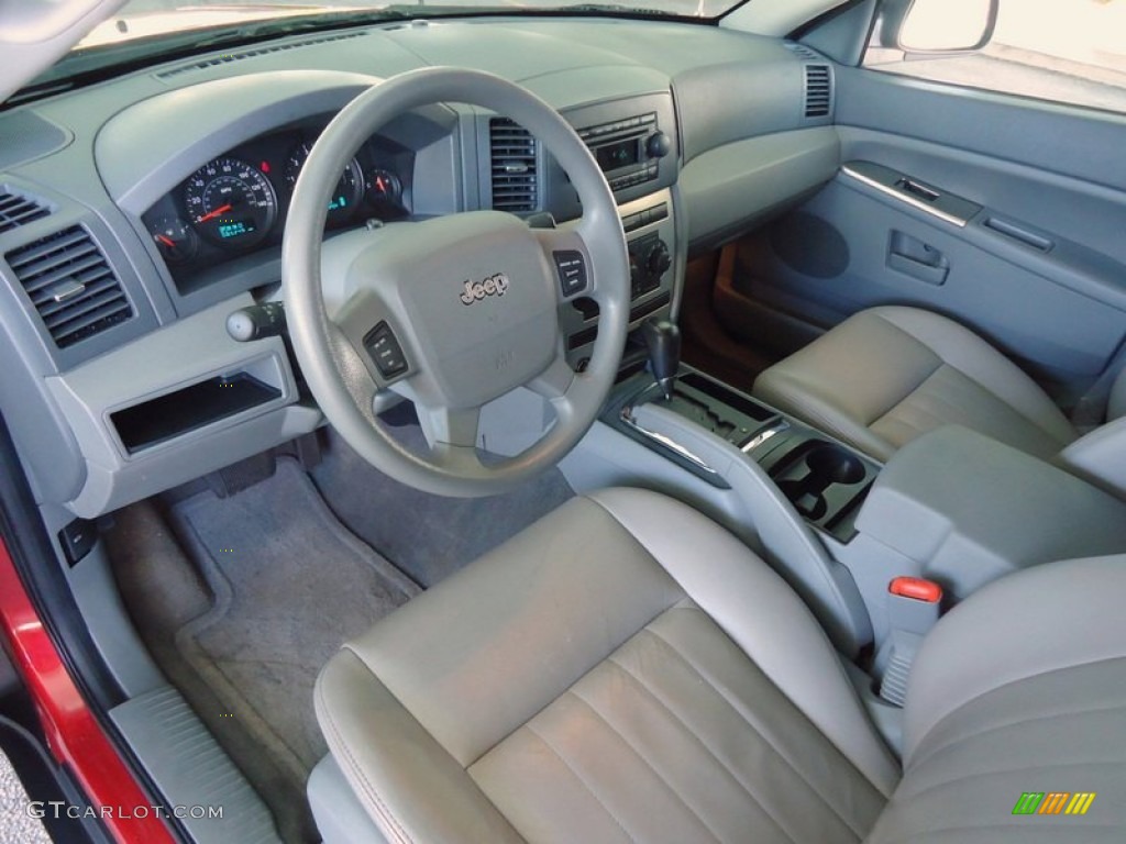 2005 Grand Cherokee Laredo - Inferno Red Crystal Pearl / Medium Slate Gray photo #31
