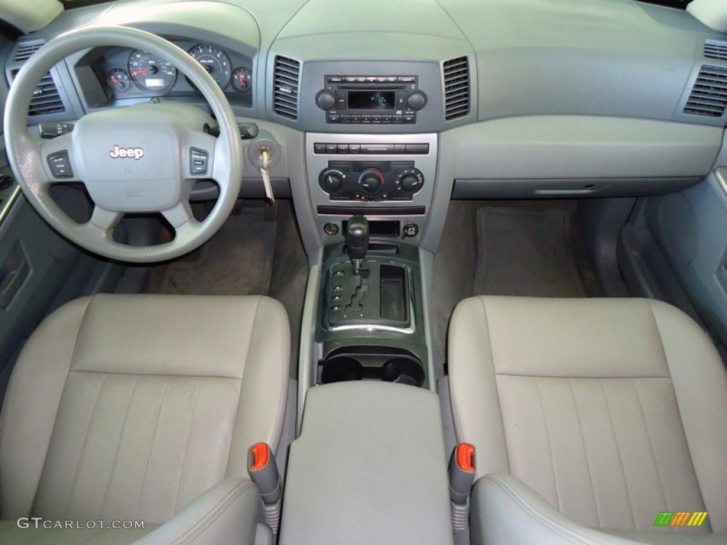 2005 Grand Cherokee Laredo - Inferno Red Crystal Pearl / Medium Slate Gray photo #32