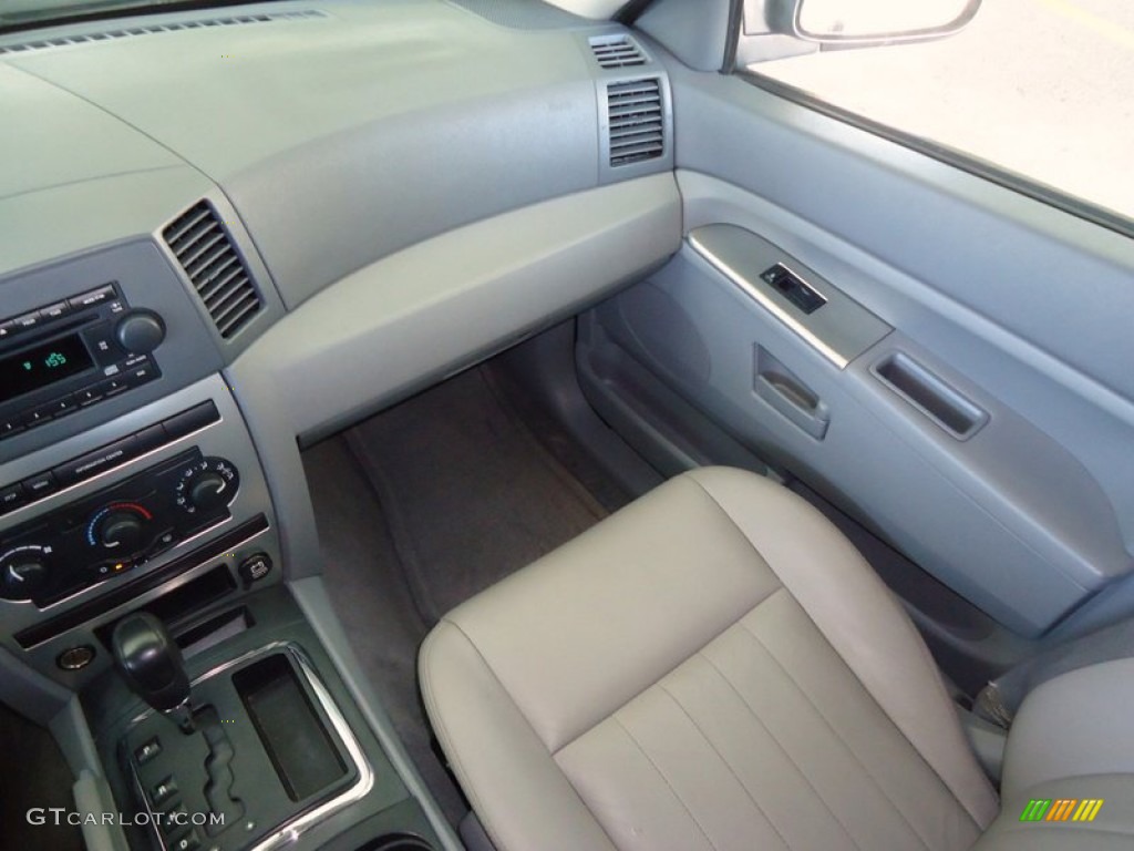 2005 Grand Cherokee Laredo - Inferno Red Crystal Pearl / Medium Slate Gray photo #33