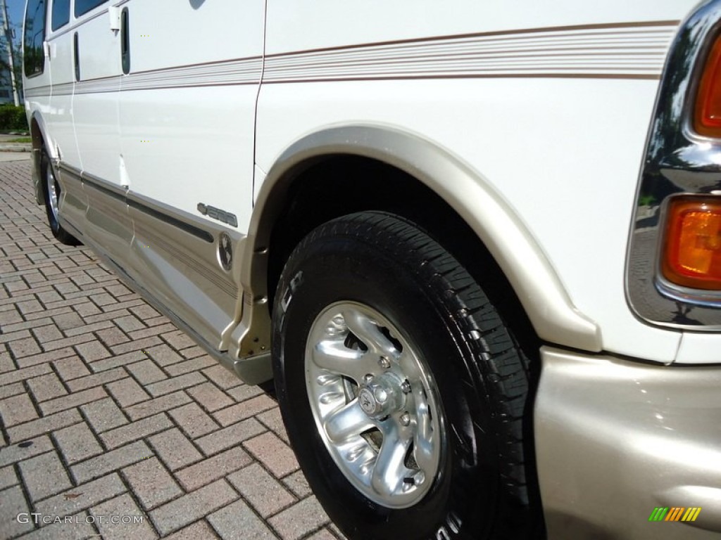 2002 Chevrolet Express 1500 Passenger Conversion Van Wheel Photo #69991045