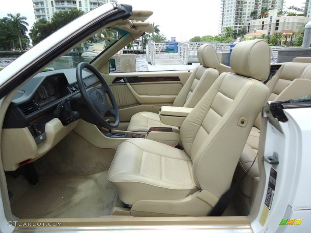 Parchment Interior 1994 Mercedes-Benz E 320 Convertible Photo #69991537