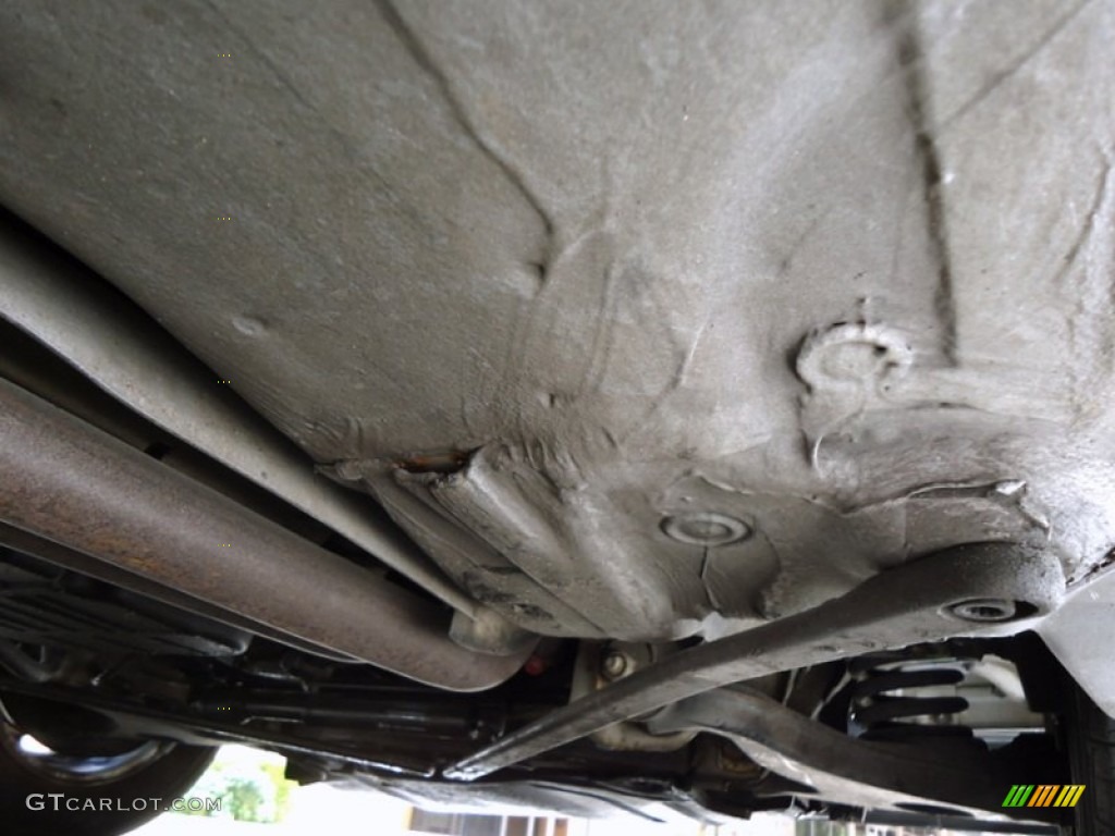 1994 Mercedes-Benz E 320 Convertible Undercarriage Photo #69991732